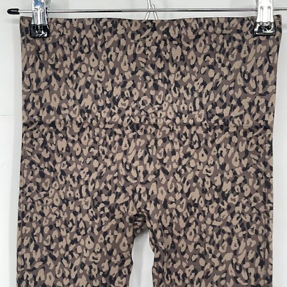 Spanx - Look At Me Now Leggings In Olvie Leopard - Picture 3 of 6